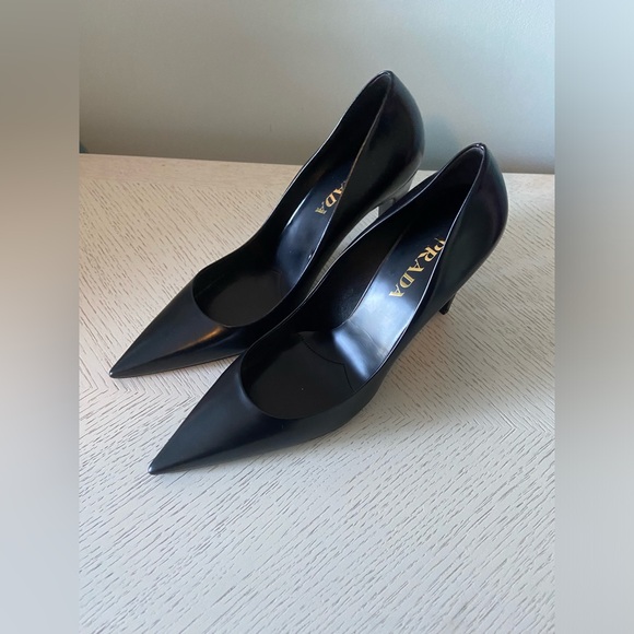 Prada Black Leather Pointed-Toe Pumps size 42 - Picture 12 of 14